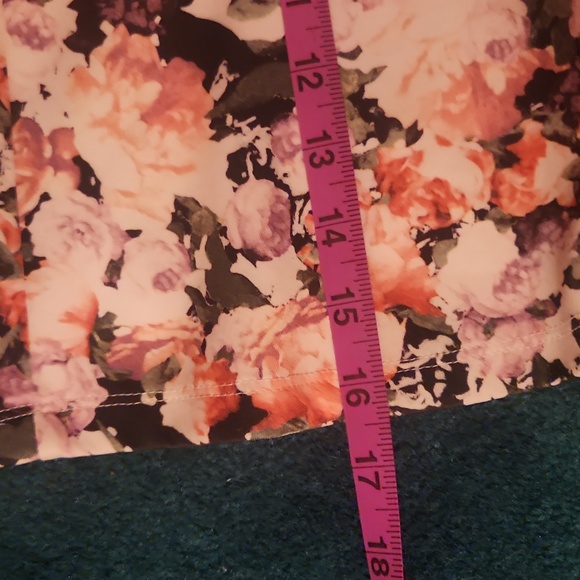 Lily rose floral mini skirt - Picture 3 of 4